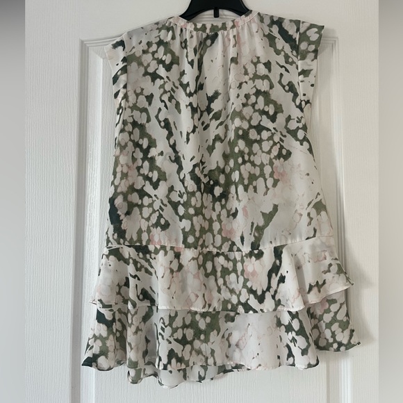 Massimo blouse size Small double ruffle bottom, floral, sleeveless - Picture 6 of 10